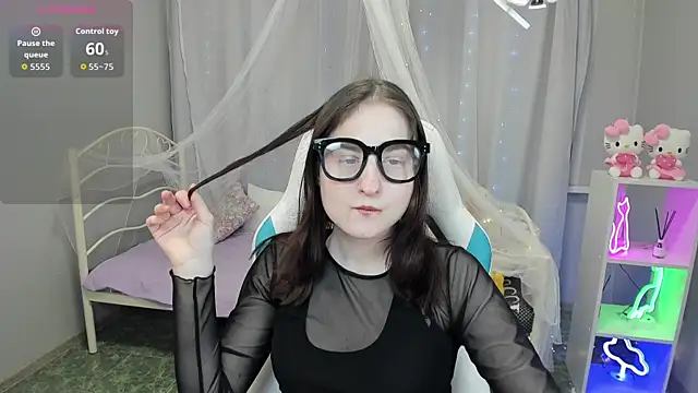 KiraDuvall online show from 12, 4, 2026