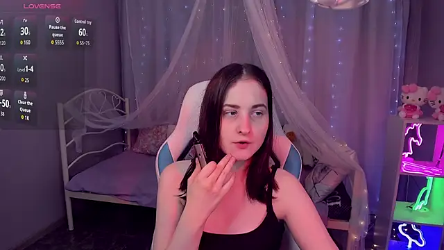 KiraDuvall online show from 19, 4, 2026