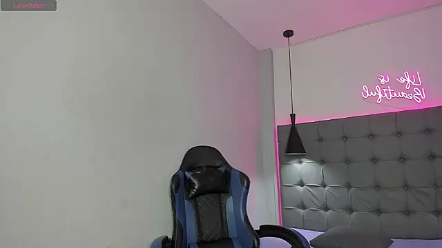 scarletcherry18 online show from 24, 3, 2026