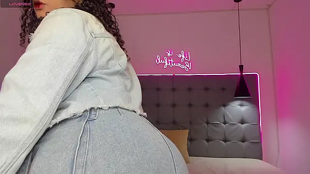 scarletcherry18 online show from 5, 2, 2026