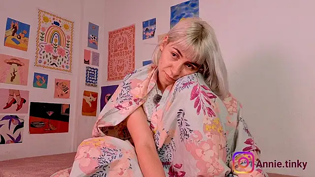 annieTinky0 online show from 24, 2, 2026