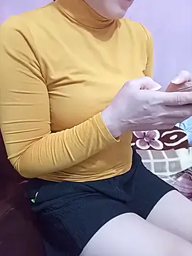 Phoebe-e online show from 5, 2, 2026