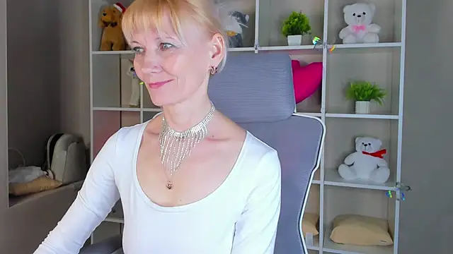 Julie Lucas online show from 1, 4, 2026