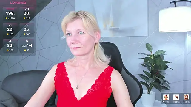 Snapshot of Julie_Lucas chatting on 10, 6, 2026 Julie Lucas online show from 10, 6, 2026