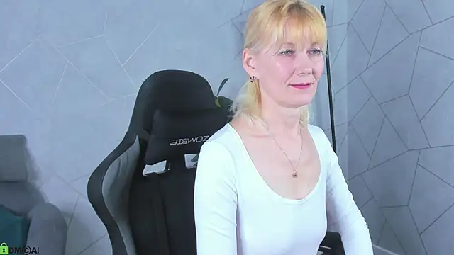 Julie Lucas online show from 23, 4, 2026