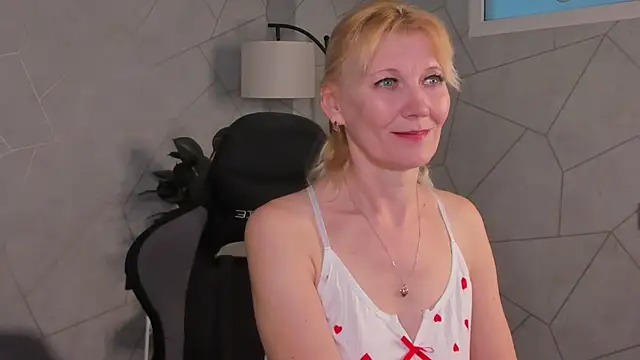 Julie Lucas online show from 17, 4, 2026