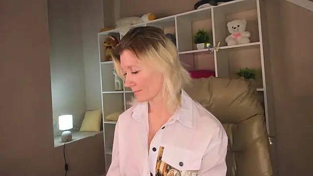 Julie Lucas online show from 2, 3, 2026