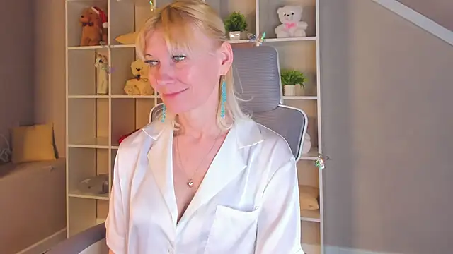 Julie Lucas online show from 15, 4, 2026