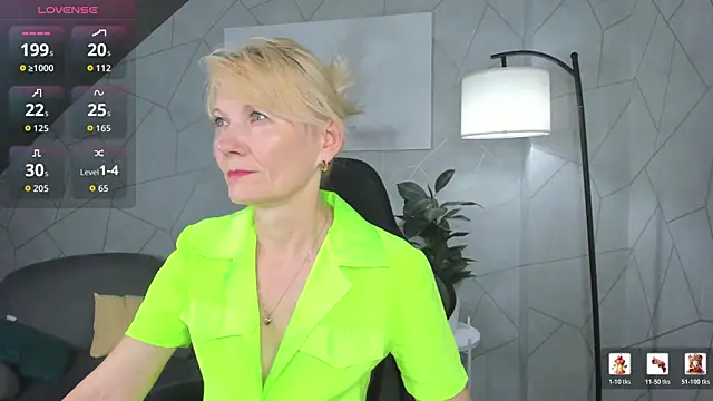 Snapshot of Julie_Lucas chatting on 10, 6, 2026 Julie Lucas online show from 10, 6, 2026