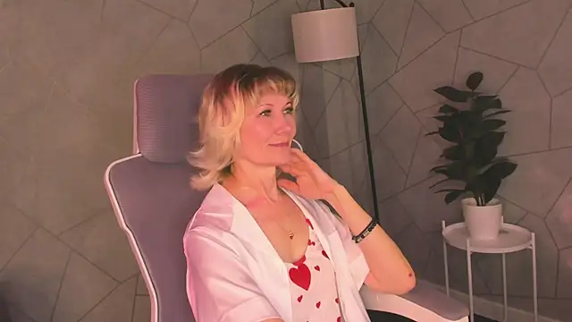 Julie Lucas online show from 23, 3, 2026