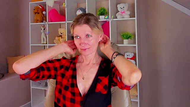 Julie Lucas online show from 15, 3, 2026