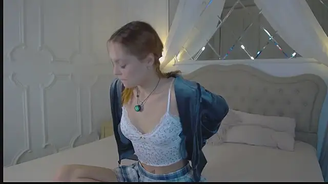 AvaLarson online show from 4, 2, 2026