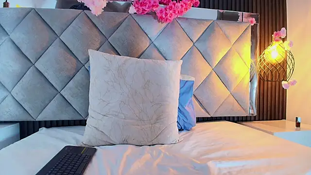 Real virgin Pussy online show from 22, 4, 2026