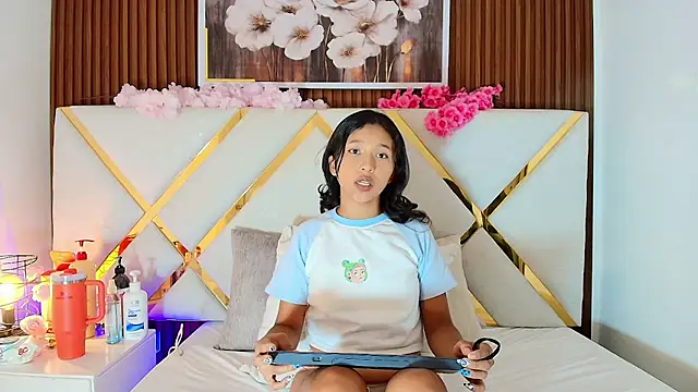 Real virgin Pussy online show from 22, 7, 2026