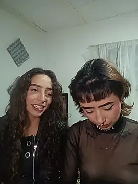 Snapshot of AlexxaAndRileyy chatting on 27, 5, 2026 AlexxaAndRileyy online show from 27, 5, 2026