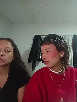 Snapshot of AlexxaAndRileyy chatting on 17, 5, 2026 AlexxaAndRileyy online show from 17, 5, 2026