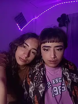 Snapshot of AlexxaAndRileyy chatting on 5, 6, 2026 AlexxaAndRileyy online show from 5, 6, 2026