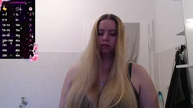 Snapshot of Mia_lou05 chatting on 4, 5, 2026 Mia lou05 online show from 4, 5, 2026