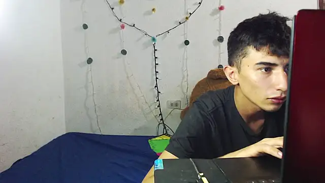 Chloe Candys online show from 15, 4, 2026