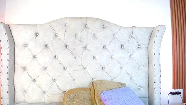 Snapshot of Violet_Collins1 chatting on 4, 6, 2026 Violet Collins1 online show from 4, 6, 2026