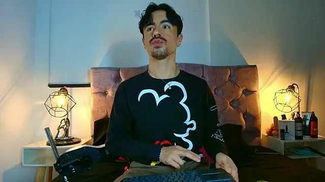 Ethan Briggs  online show from 27, 3, 2026