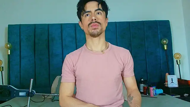 Ethan Briggs  online show from 29, 3, 2026