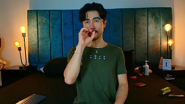 Ethan Briggs  online show from 23, 4, 2026