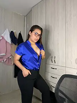 Pretty  Milf online show from 4, 6, 2026