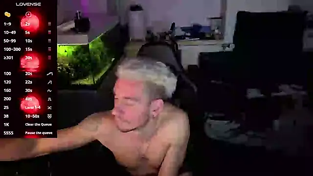 Snapshot of Rayzel_White chatting on 3, 5, 2026 Rayzel White online show from 3, 5, 2026