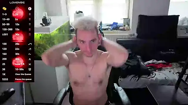 Snapshot of Rayzel_White chatting on 9, 5, 2026 Rayzel White online show from 9, 5, 2026