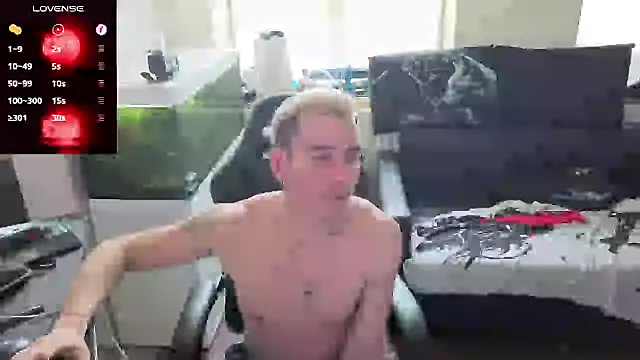 Snapshot of Rayzel_White chatting on 11, 5, 2026 Rayzel White online show from 11, 5, 2026