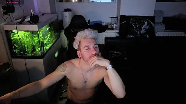 Rayzel White online show from 20, 3, 2026