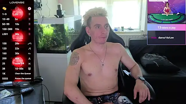 Snapshot of Rayzel_White chatting on 26, 5, 2026 Rayzel White online show from 26, 5, 2026