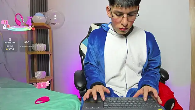 Alexander Collinss online show from 8, 3, 2026