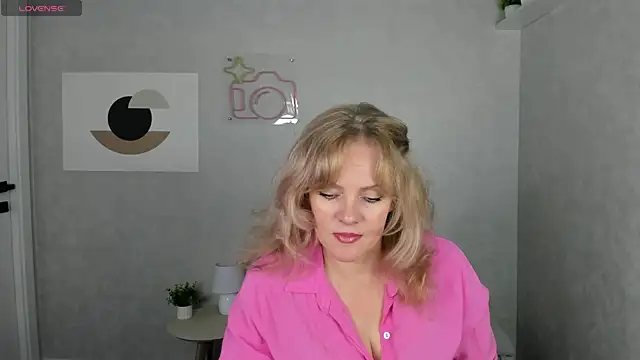 Snapshot of Victoria_Nelson chatting on 27, 4, 2026 Victoria Nelson online show from 27, 4, 2026