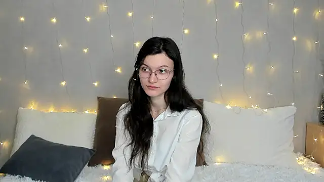 ThoraMarola online show from 3, 2, 2026