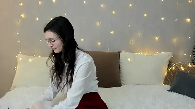 ThoraMarola online show from 6, 2, 2026