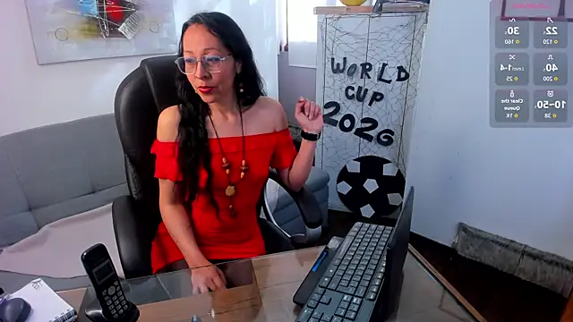 Snapshot of loretta_fraser chatting on 12, 6, 2026 loretta fraser online show from 12, 6, 2026