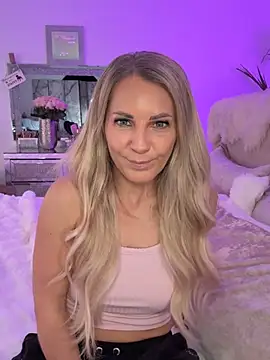 Snapshot of JulieSol chatting on 8, 2, 2026 JulieSol online show from 8, 2, 2026