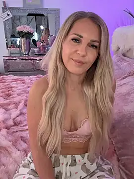 Snapshot of JulieSol chatting on 9, 2, 2026 JulieSol online show from 9, 2, 2026