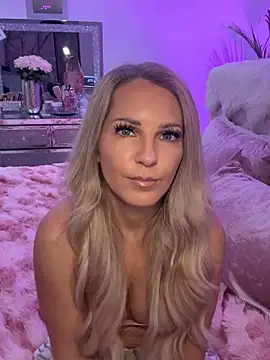 Snapshot of JulieSol chatting on 10, 2, 2026 JulieSol online show from 10, 2, 2026