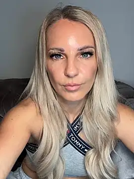 Snapshot of JulieSol chatting on 17, 1, 2026 JulieSol online show from 17, 1, 2026