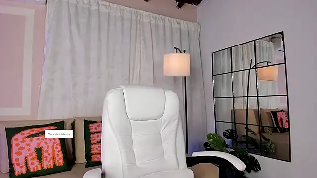 Snapshot of liaamoon_ chatting on 19, 5, 2026 liaamoon online show from 19, 5, 2026