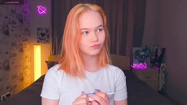 Snapshot of OwlLynn chatting on 13, 2, 2026 OwlLynn online show from 13, 2, 2026