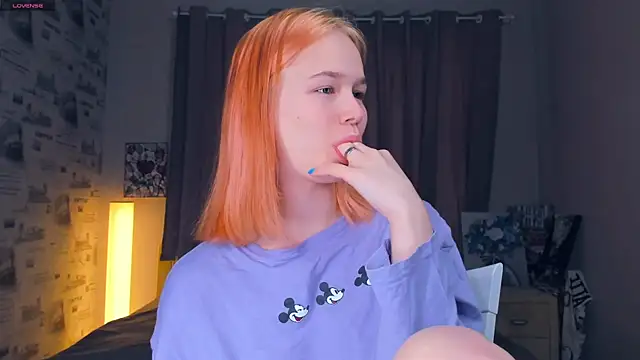 Snapshot of OwlLynn chatting on 9, 2, 2026 OwlLynn online show from 9, 2, 2026