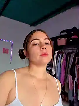 Snapshot of dani_ferreer1 chatting on 28, 4, 2026 dani ferreer1 online show from 28, 4, 2026
