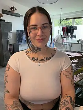 Snapshot of NyxTattoo chatting on 22, 5, 2026 NyxTattoo online show from 22, 5, 2026