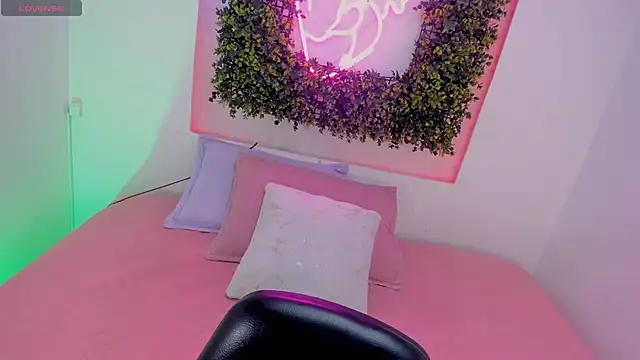 Itzel Geneva online show from 12, 2, 2026