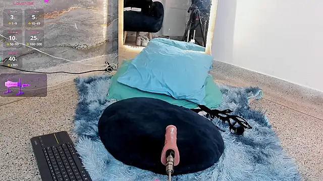 SHINYY STAR  online show from 2, 4, 2026