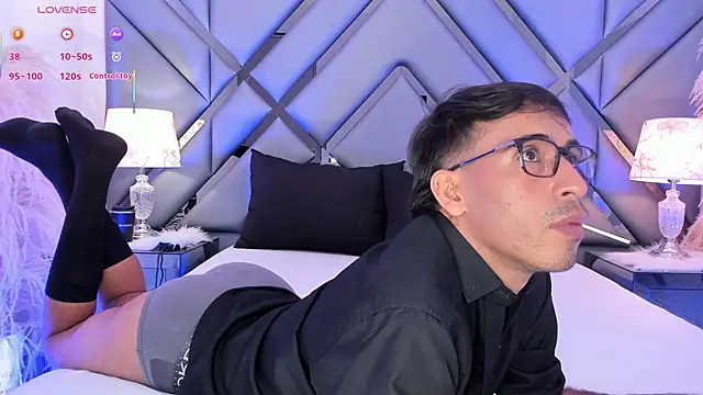 Snapshot of Mr_aronnn_ chatting on 11, 2, 2026 Mr aronnn online show from 11, 2, 2026